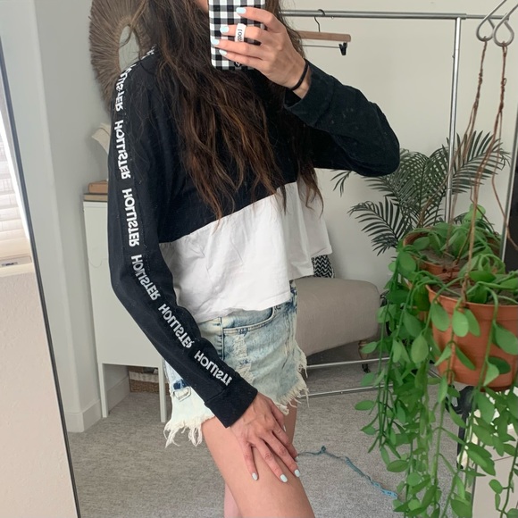 Hollister Tops - 🪴$5/25🪴 Hollister Colorblock Black White Cropped Long Sleeve Shirt Top Medium